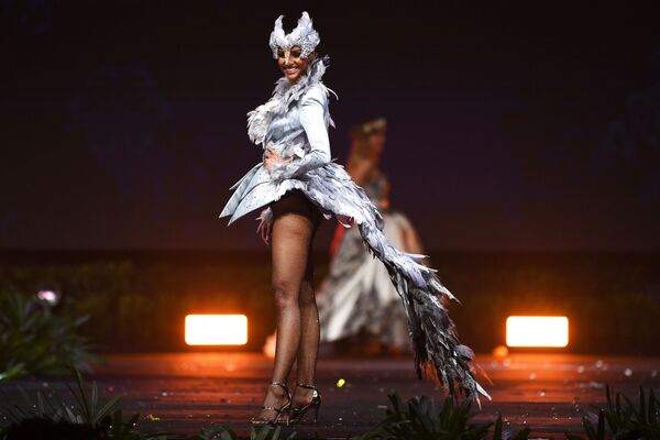 Представительница Южной Африки во время показа национальных костюмов в рамках конкурса Мисс Вселенная 2018 в Таиланде - Sputnik Армения