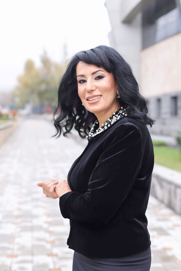 Կին քաղաքական գործիչը պետք է խնամված լինի. Նաիրա Զոհրաբյանը ընտանիքի և ամուսնու մասին Կին քաղաքական գործիչը պետք է խնամված լինի. Նաիրա Զոհրաբյանը ընտանիքի և ամուսնու մասին - Sputnik Արմենիա