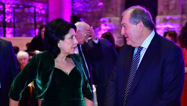 Президенты Армении и Грузии Армен Саркисян и Саломе Зурабишвили во время официального ужина (16 декабря 2018). Твилиси - Sputnik Արմենիա