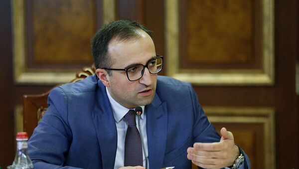 И.о. министра здравоохранения Арсен Торосян на совещании об увеличении объема генетических исследований в области здравоохранения и разработанном для этой цели проекте “Армянский геном” (19 декабря 2018). Еревaн - Sputnik Արմենիա