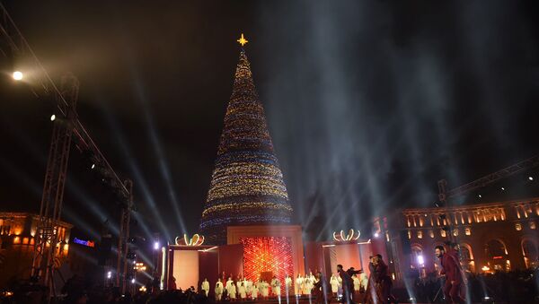 Главная елка Еревана 2018 года - Sputnik Արմենիա