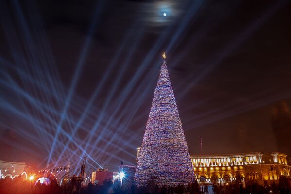 Главная елка Еревана - Sputnik Армения