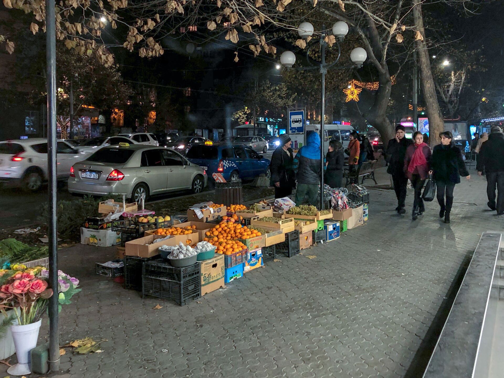 Уличная торговля в Ереване - Sputnik Արմենիա, 1920, 22.12.2022