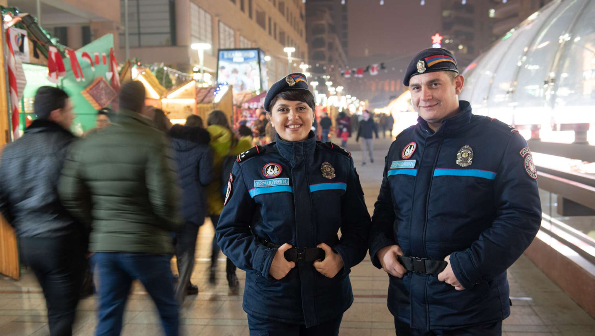 Полицейский новогодний 2018. Патрульная полиция Армении. ППС Армении. Ангелы Ереван полиция. Армянские ангелы полицейские.