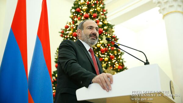 И.о. премьер-министра Никол Пашинян поздравил представителей СМИ с наступающими праздниками (26 декабря 2018). Еревaн - Sputnik Армения