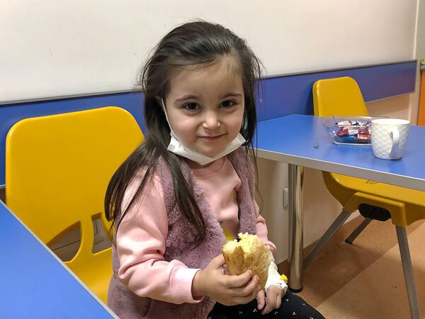 Помоги, хочу жить: армянские дети, которым от Деда Мороза ничего не надо Помоги, хочу жить: армянские дети, которым от Деда Мороза ничего не надо - Sputnik Армения