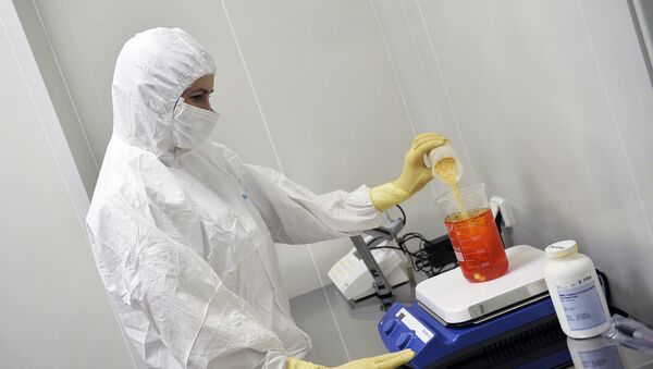 Сотрудница лаборатории ГУ НИИ эпидемиологии и микробиологии имени Н.Ф. Гамалеи, где российские ученые разработали вакцину против лихорадки Эбола - Sputnik Արմենիա