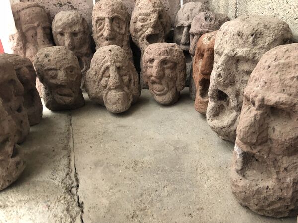 Գեղանկարչուհի, քանդակագործ, տիկնիկագործ. ինչպես է գյումրեցի կինը գրավում զբոսաշրջիկներին Գեղանկարչուհի, քանդակագործ, տիկնիկագործ. ինչպես է գյումրեցի կինը գրավում զբոսաշրջիկներին - Sputnik Արմենիա