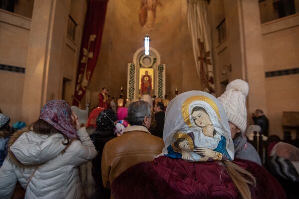 Рождественская служба в церкви Святой Анны (6 января 2019). Еревaн - Sputnik Армения