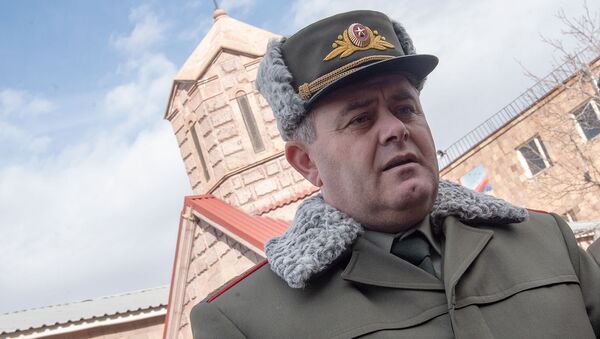 Начальник генерального штаба ВС Армении Артак Давтян в республиканском сборном пункте в первый день зимнего призыва (8 января 2019). Еревaн - Sputnik Армения