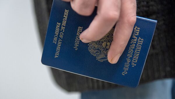 Гражданин с паспортом Армении - Sputnik Армения