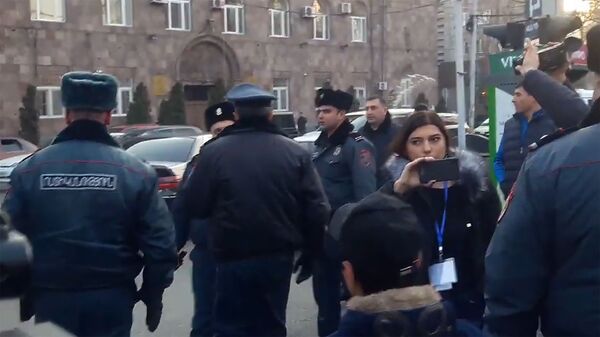 Когда толпа чувствует безнаказанность: травля адвокатов в Армении эхом скажется на власти Когда толпа чувствует безнаказанность: травля адвокатов в Армении эхом скажется на власти - Sputnik Армения