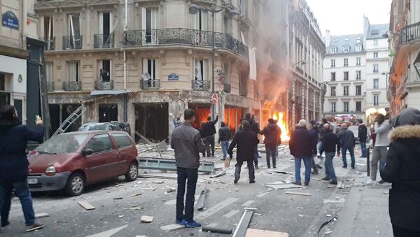 Огонь на месте взрыва в пекарне в Париже (12 января 2019). Франция - Sputnik Արմենիա