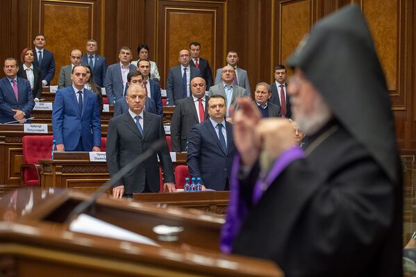 Благословение Католикоса Гарегина II во время первого заседания Парламента Армении (14 января 2019). Еревaн Благословение Католикоса Гарегина II во время первого заседания Парламента Армении (14 января 2019). Еревaн - Sputnik Армения