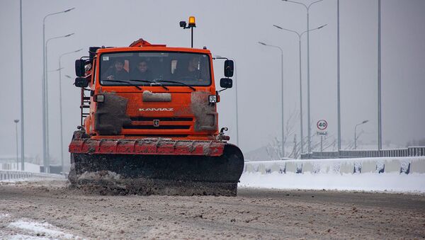 Уборка снега на шоссе Давташен-Аштарак (14 января 2019). Еревaн - Sputnik Армения