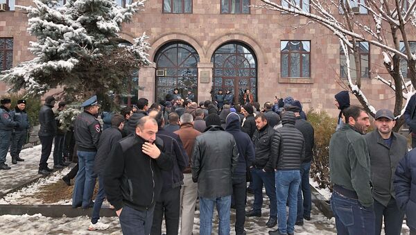 Активисты, требующие ареста Манвела Григоряна перед зданием Апелляционного суда (14 января 2019). Еревaн - Sputnik Արմենիա
