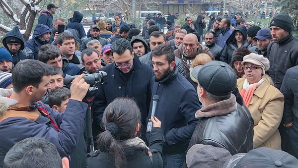 Активисты, требующие ареста Манвела Григоряна перед зданием Апелляционного суда (14 января 2019). Еревaн - Sputnik Армения