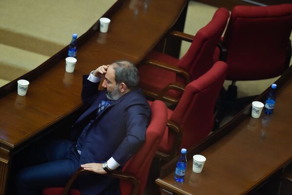 Премьер-министр Никол Пашинян во время первого заседания парламента Армении 7-го созыва (14 января 2019). Еревaн - Sputnik Армения