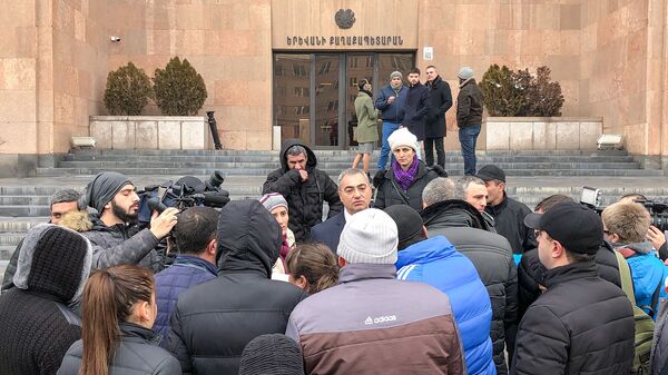 Акция протеста уличных торговцев перед зданием городской администрации (15 января 2019). Еревaн - Sputnik Армения