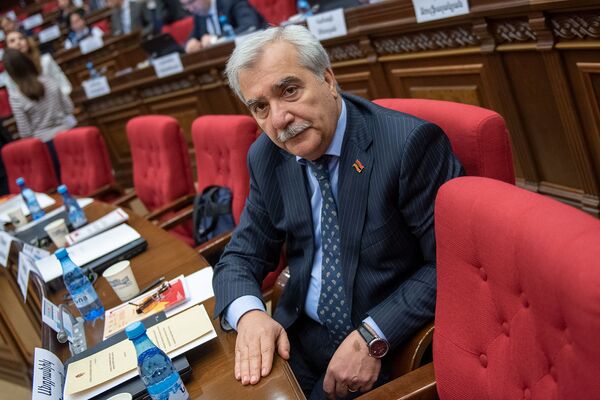 Осадочек остался: кто оскорбляет власть в Армении, или Нужен ли нам опыт турецкий Осадочек остался: кто оскорбляет власть в Армении, или Нужен ли нам опыт турецкий - Sputnik Армения