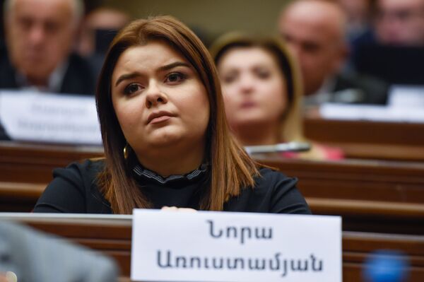 Пусть это будет их главным промахом: новички о сложностях работы в парламенте Армении Пусть это будет их главным промахом: новички о сложностях работы в парламенте Армении - Sputnik Армения