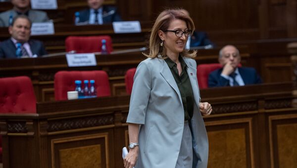 Депутат от фракции Просвещенная Армения Мане Тандилян на заседании Парламента (18 января 2019). Еревaн - Sputnik Армения