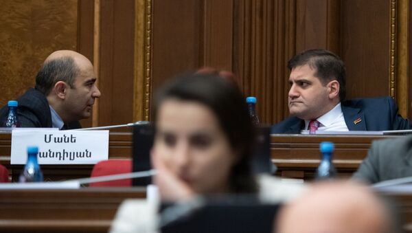 Эдмон Марукян и Арман Бабаджанян на заседании Парламента (18 января 2019). Еревaн - Sputnik Армения
