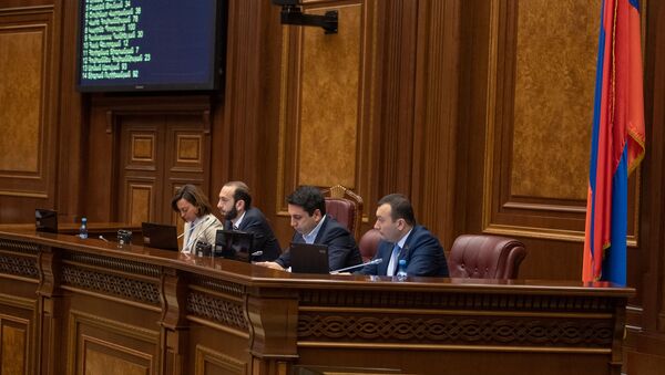 Спикер парламента и его заместители на заседании парламента (18 января 2019). Еревaн - Sputnik Армения