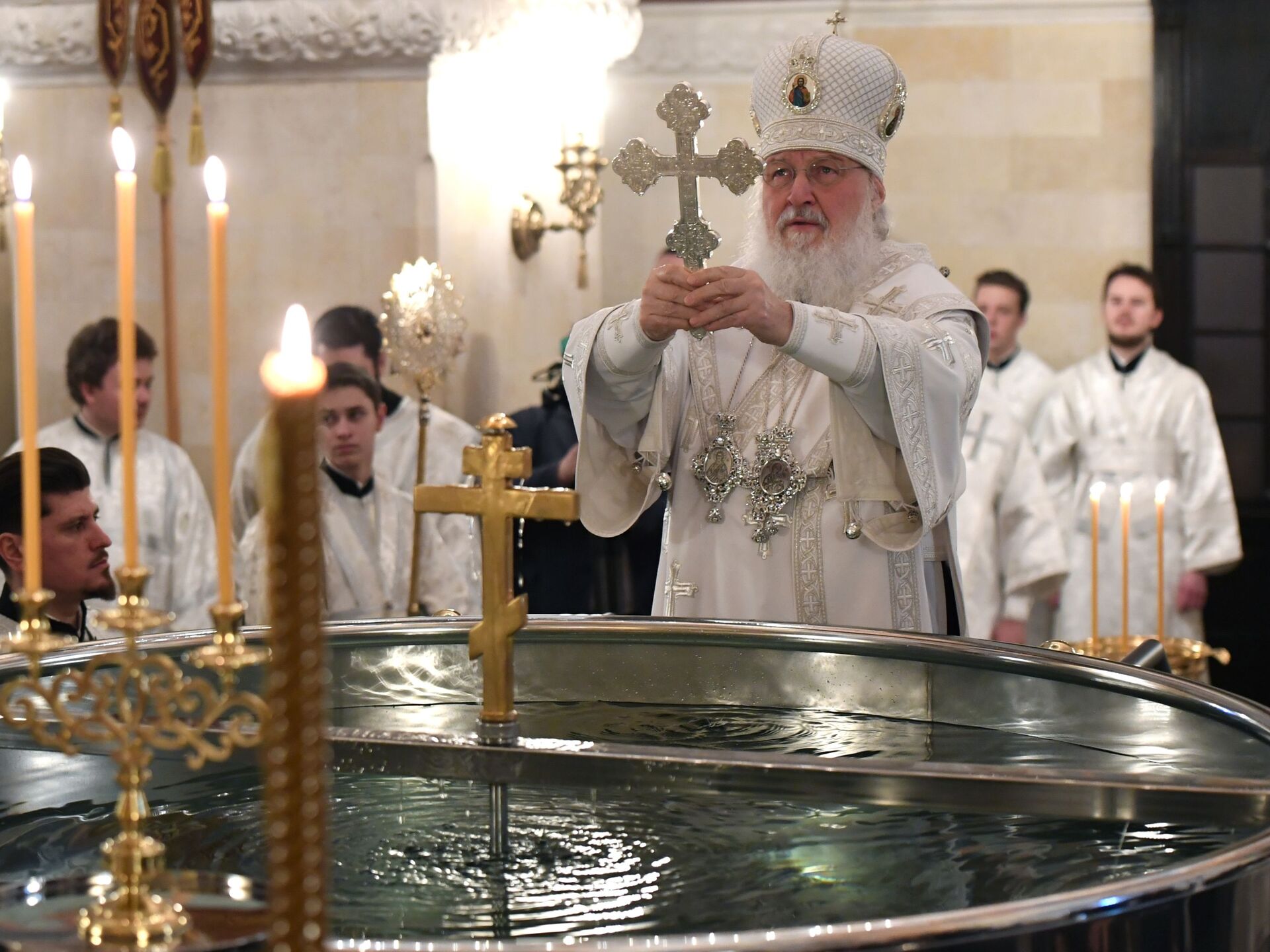 Палау со святой водой. Патриарх крещение Господне.