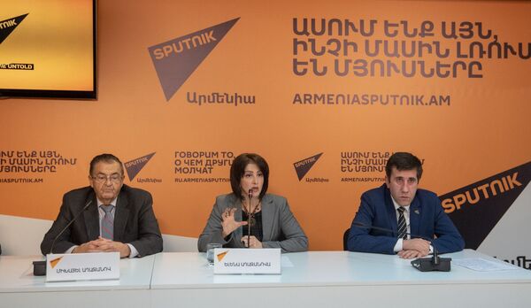 «Մհեր Ենոքյանը հրեշ է». Աղաջանովների ընտանիքը հանդիպում է պահանջում Փաշինյանից «Մհեր Ենոքյանը հրեշ է». Աղաջանովների ընտանիքը հանդիպում է պահանջում Փաշինյանից - Sputnik Արմենիա