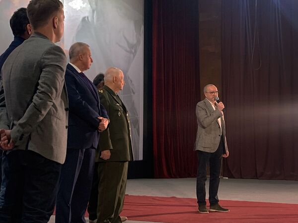 Ռուբեն Դիշդիշյանը «Տ-34»–ը բերել է Երևան. դերասանները պատմել են բլոքբաստերի գաղտնիքի մասին Ռուբեն Դիշդիշյանը «Տ-34»–ը բերել է Երևան. դերասանները պատմել են բլոքբաստերի գաղտնիքի մասին - Sputnik Արմենիա