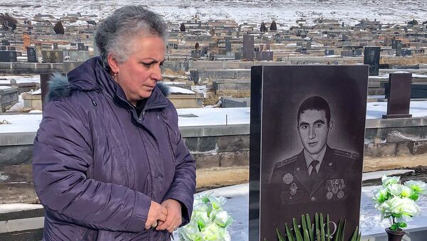 Мать павшего в Апрельской войне офицера Грача Галстяна - Анаит - Sputnik Армения