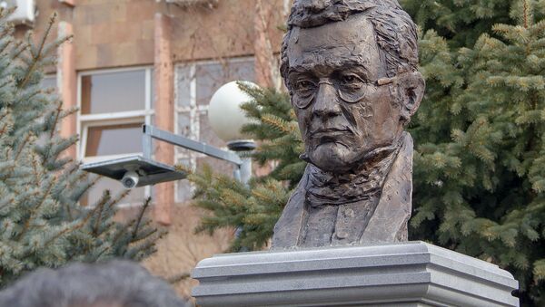 Бюст Александра Грибоедова в день торжественного открытия в РАУ (30 января 2019). Еревaн - Sputnik Արմենիա