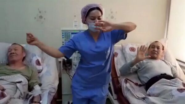 Медсестры в Кыргызстане устроили добрый флешмоб для пациентов - Sputnik Армения