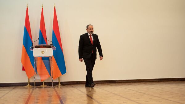 Премьер-министр Никол Пашинян во время принятия присяги в здании президента Армении (30 января 2019). Еревaн - Sputnik Արմենիա