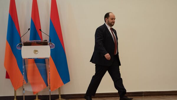 Министр образования и науки Араик Арутюнян во время принятия присяги правительства Армении (30 января 2019). Еревaн - Sputnik Արմենիա