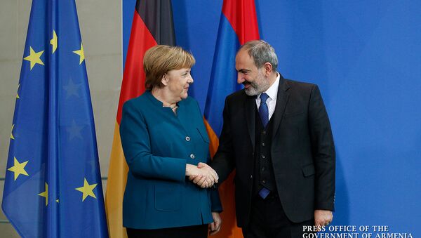 Премьер-министр Армении Никол Пашинян и канцлер Германии Ангела Меркель после совместной пресс-конференции в канцелярии (1 февраля 2019). Берлин - Sputnik Արմենիա