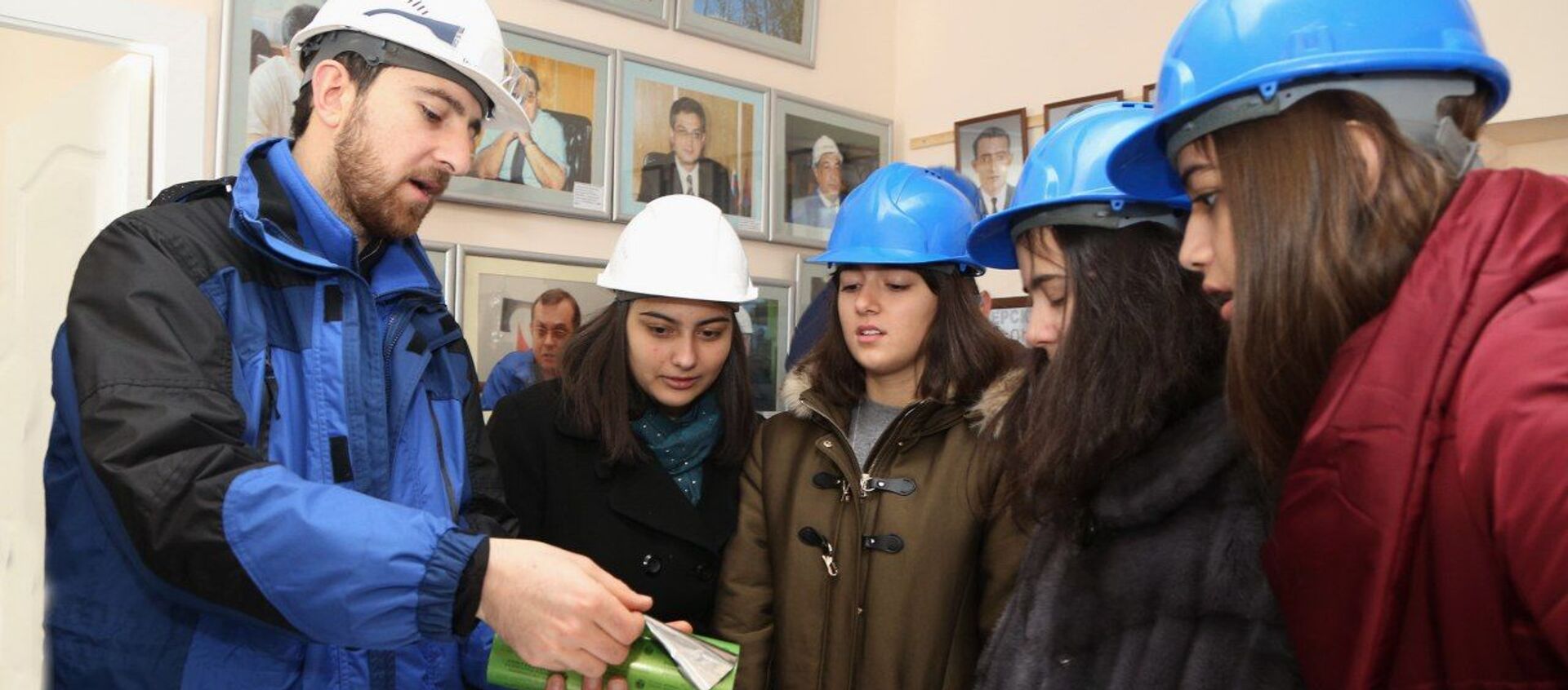 Экскурсия школьников на завод АрменАл (04 января 2019) - Sputnik Արմենիա, 1920, 04.02.2019