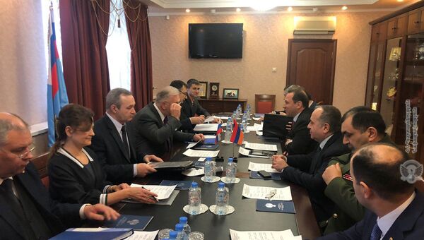 Министр обороны Давит Тоноян встретился с директором Федеральной службы по военно-техническому сотрудничеству РФ Дмитрием Шугаевым (7 февраля 2019). Москвa - Sputnik Արմենիա