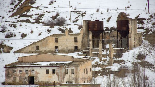 Останки горнорудного комбината в Дастакерте, Сюникская область - Sputnik Армения