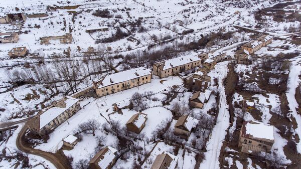Ամայացող քաղաքը. բայց, եթե հաց էլ չլինի, մեղր կհյուրասիրեն՝ ամոթով չեն մնա. լուսանկարներ Ամայացող քաղաքը. բայց, եթե հաց էլ չլինի, մեղր կհյուրասիրեն՝ ամոթով չեն մնա. լուսանկարներ - Sputnik Արմենիա