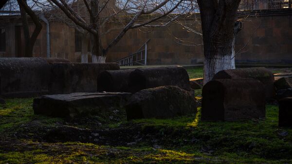 Могильные плиты близ церкви Святой Гаяне, Эчмиадзин - Sputnik Արմենիա