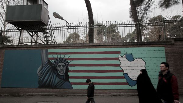 Граффити на стене бывшего посольства США в Тегеране. - Sputnik Армения