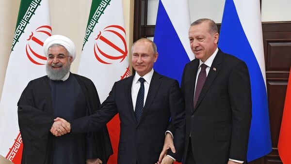 Президенты России, Турции и Ирана Владимир Путин, Реджеп Эрдоган и Хасан Рухани во время трёхсторонней встречи глав государств – гарантов астанинского процесса содействия сирийскому урегулированию (14 февраля 2019). Сочи - Sputnik Армения
