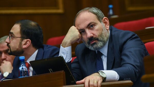 Премьер-министр Никол Пашинян на внеочередном заседании парламента Армении (14 февраля 2019). Еревaн - Sputnik Արմենիա