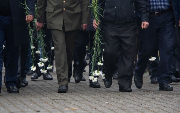 Члены Союза ветеранов войны в Афганистане возложили цветы к обелиску Героям Афганской войны (15 февраля 2019). Еревaн - Sputnik Армения