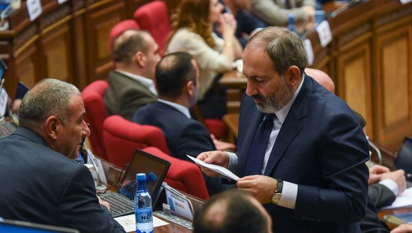 Премьер-министр Никол Пашинян на внеочередном заседании парламента Армении (14 февраля 2019). Еревaн - Sputnik Արմենիա