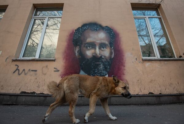 Граффити Туманяна в Ереване - Sputnik Армения