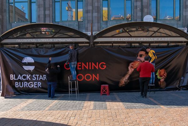 Без Тимати, но для избранных: как в Ереване под шумок открыли ресторан Black Star Burger Без Тимати, но для избранных: как в Ереване под шумок открыли ресторан Black Star Burger - Sputnik Армения