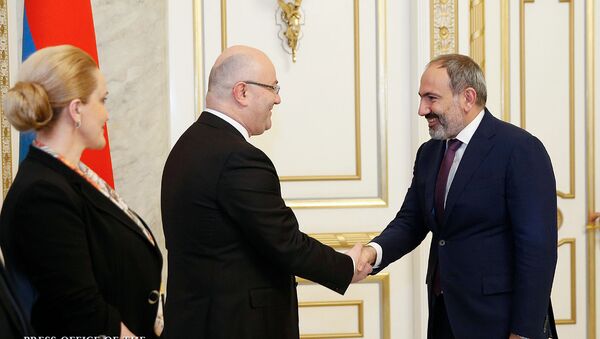 Премьер-министр Армении Никол Пашинян принял министра обороны Грузии Леван Изория (21 февраля 2019). Еревaн - Sputnik Армения
